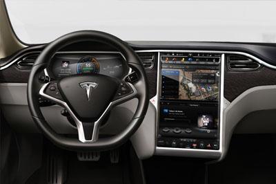 Tesla на шаг вперед от Google в создании беспилотных автомобилей