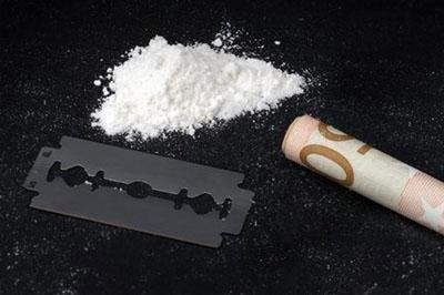 В Санкт-Петербурге сотрудник полиции пытался продать кокаин