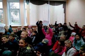 Московские школьники захватили здание администрации