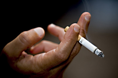 Курильщики России не боятся жутких надписей и картинок на сигаретах 
