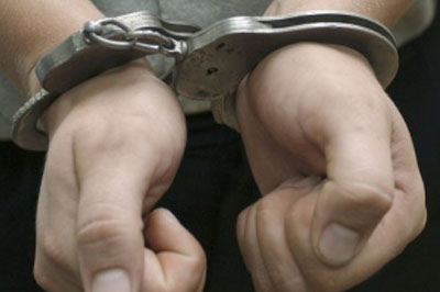 Был задержан грузинец, поломавши ноги полицейскому, за попытку изнасиловать его жену