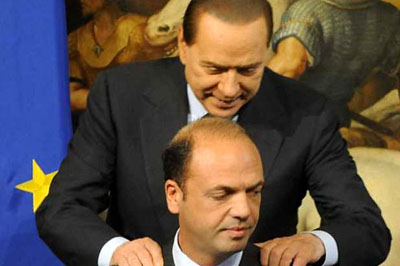 Раскол в правоцентристской партии Италии: «Правая рука» Берлускони изменила ему