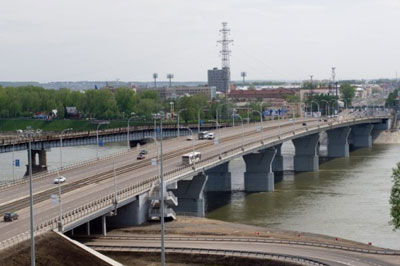 В Кемеровской области на мосту обнаружили труп женщины повисшей через перила  