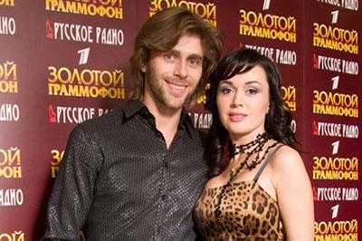 Анастасия Заворотнюк и её муж, Пётр Чернышев, стали ведущими «Ледникового периода»