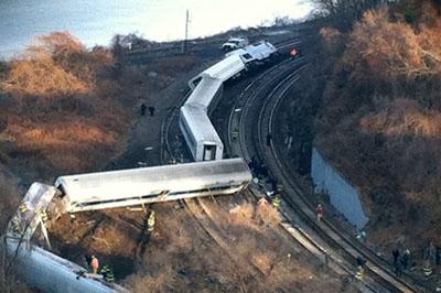 Машинист перекинувшегося поезда в Нью-Йорке заявил, что причина – неисправные тормоза