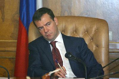 Медведев предлагает ввести мониторинг эффективности принятия законов