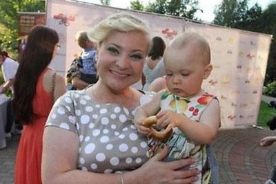 Светлана Пермякова выложила фото дочери и мужа в соцсетях