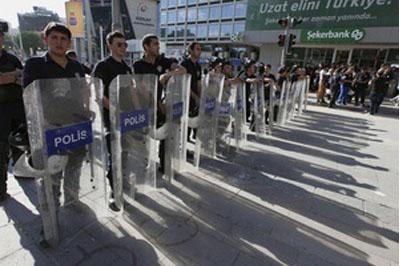 ЕС обеспокоен волной увольнений полицейских в Турции
