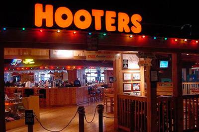 В Москве откроется легендарный американский спорт-бар Hooters