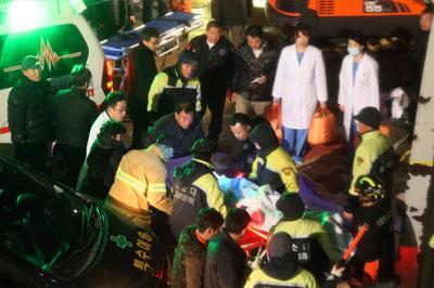 Увеличилось число жертв в обрушенном здании в Южной Кореи