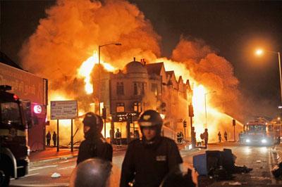 Во время тушения пожара в Буэнос-Айресе погибло девять пожарных