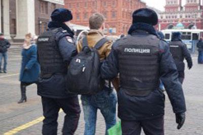 В ходе антивоенных акций в Москве задержали около 300 человек