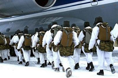 Россия провела высадку десантников и техники в Арктике 
