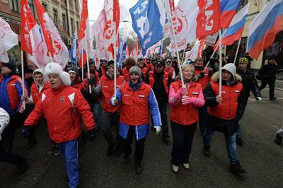 Тысячи людей пришли в Москве на шествие в поддержку Украины