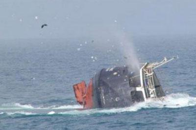 Девять человек пропали из-за столкновения судов у берегов Японии
