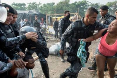 В Бразилии из-за столкновений с полицией пострадало около 20 человек