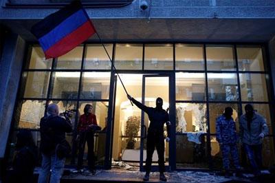 В некоторых округа Донецка референдум начался ранее запланированного времени