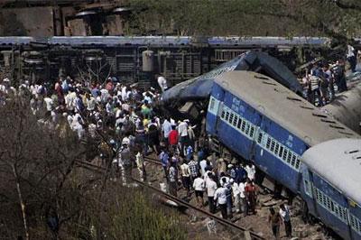 В Индии с рельс сошел пассажирский поезд