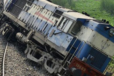 В Индии с рельс сошел пассажирский поезд
