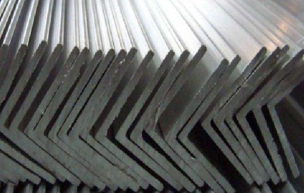 Какой металлический уголок выбрать во время ремонта квартиры?