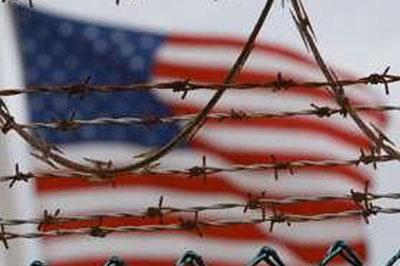 Суд в США приостановил принудительное кормление заключенного