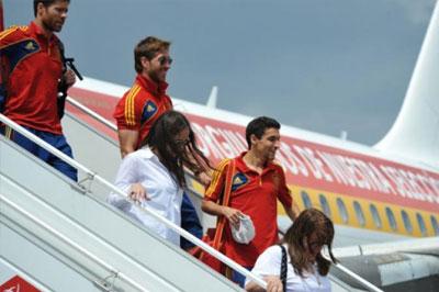 В самолет сборной Испании по футболу ударила молния