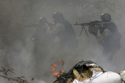 Бойцы народного ополчения заняли военную часть под Луганском