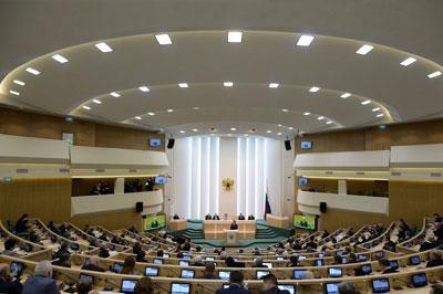Совет Федерации начал рассмотрение отмены разрешения ввода войск в Украину