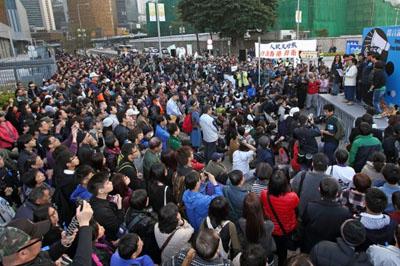 В Гонконге задержали более 500 мирных митингующих