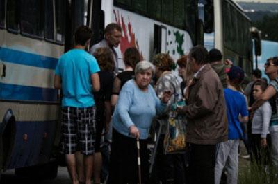 Два автобуса с беженцами попали под обстрел возле украинской границы