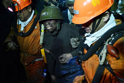 В результате взрыва на шахте КНР, под землей оказалось 17 человек