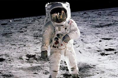 США планировали построить военную базу на поверхности Луны