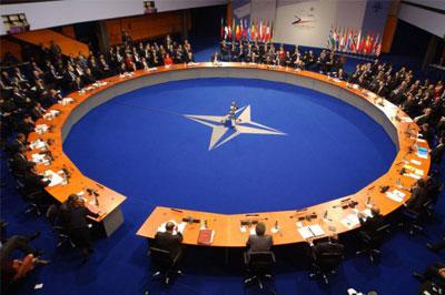НАТО обвиняет Россию в поставках оружия на Донбасс