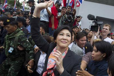 Бывшему премьер-министру Таиланда разрешили покинуть страну 