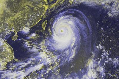 В Японии из-за тайфуна эвакуируют 300 тысяч человек
