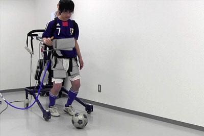 В Японии разработали технологию, позволяющею парализованным ходить