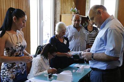 Рауль Хаджимба выиграл президентские выборы в Абхазии с 50,57% голосов
