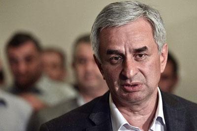 Рауль Хаджимба выиграл президентские выборы в Абхазии с 50,57% голосов