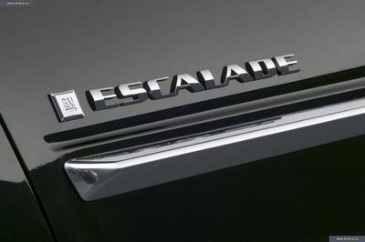 escalade_s_2003_goda_po_nastoyaschee_vremya_cadillac_escalade_pick_up_640x480_13