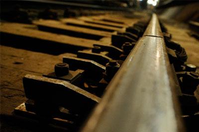 В Москве парень попытался покончить с собой, прыгнув на рельсы метро