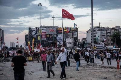 Из-за массовых протестов в Турции погибло 12 человек