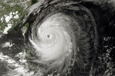 На берега Японии обрушился тайфун – 620 авиарейсов отменены