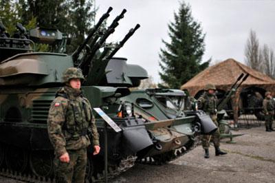 Польша планирует перекинуть войска к восточным границам