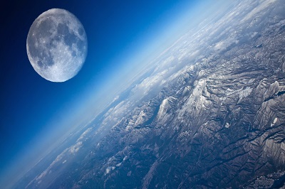 Талисман знака Рака (планета Луна) The-Earth-And-the-Moon