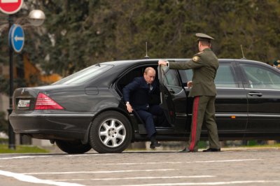 Лимузин Владимира Путина получит двигатель Porshe