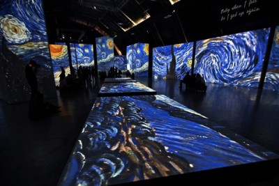 Число посетителей выставки Ван Гога измерили в Серегах и каблуках