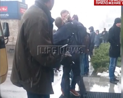 Тортинг оппозиции: на Навального напали тортом