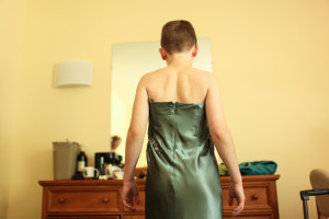 Воспитание по-башкирски: в Уфе воспитательница детсада заставляла мальчиков ходить в платьях