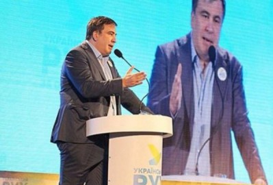 Саакашвили задает моду на заправленные в носки брючины