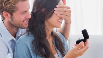 Крупнейший ювелирный ритейлер подвел итоги продаж на 8 марта и выяснил, что мужчины стесняются дарить серебро